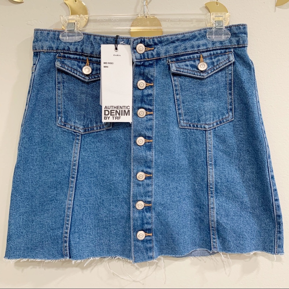 Zara Mid-Rise Denim Skirt. Dark Wash. Frayed Hem. - Picture 1 of 8